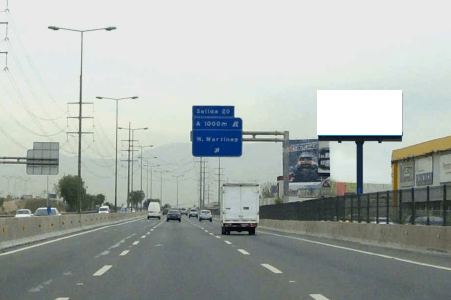 Letrero_publicitario_en_blanco_al_costado_de_la_carretera